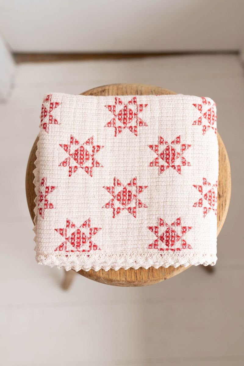 star quilt blanket - ruby