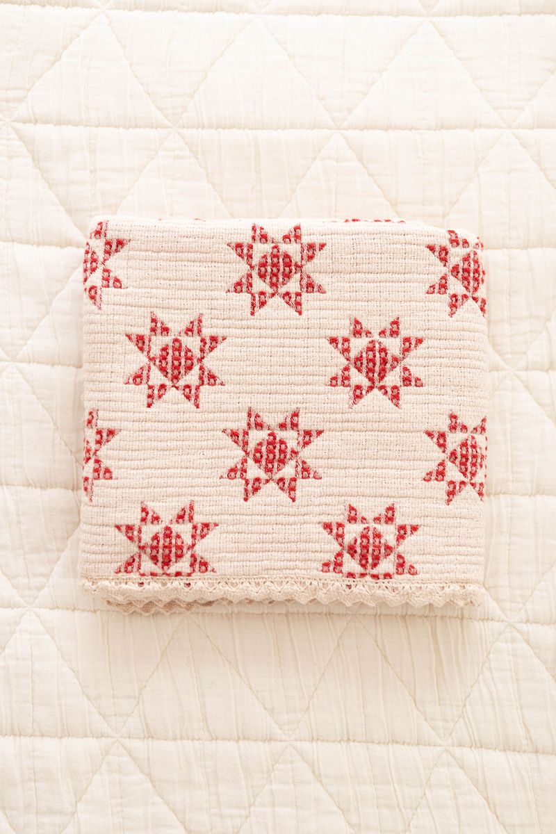 star quilt blanket - ruby