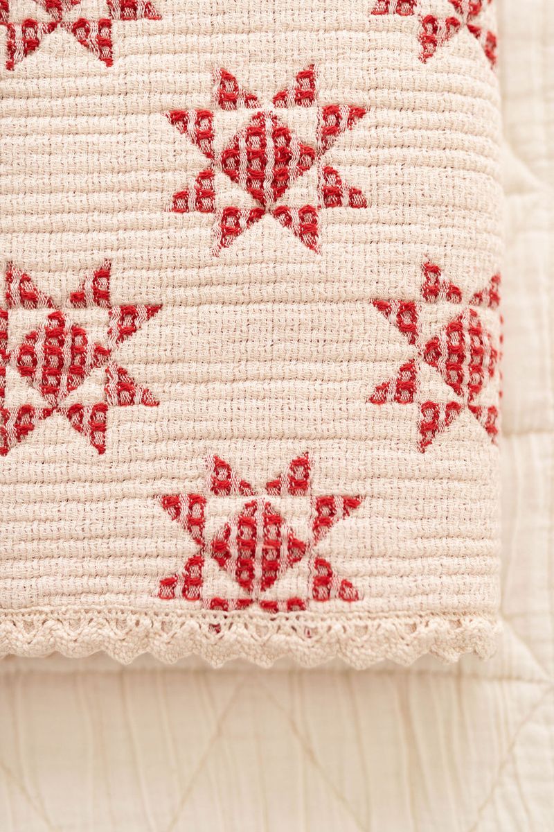 star quilt blanket - ruby