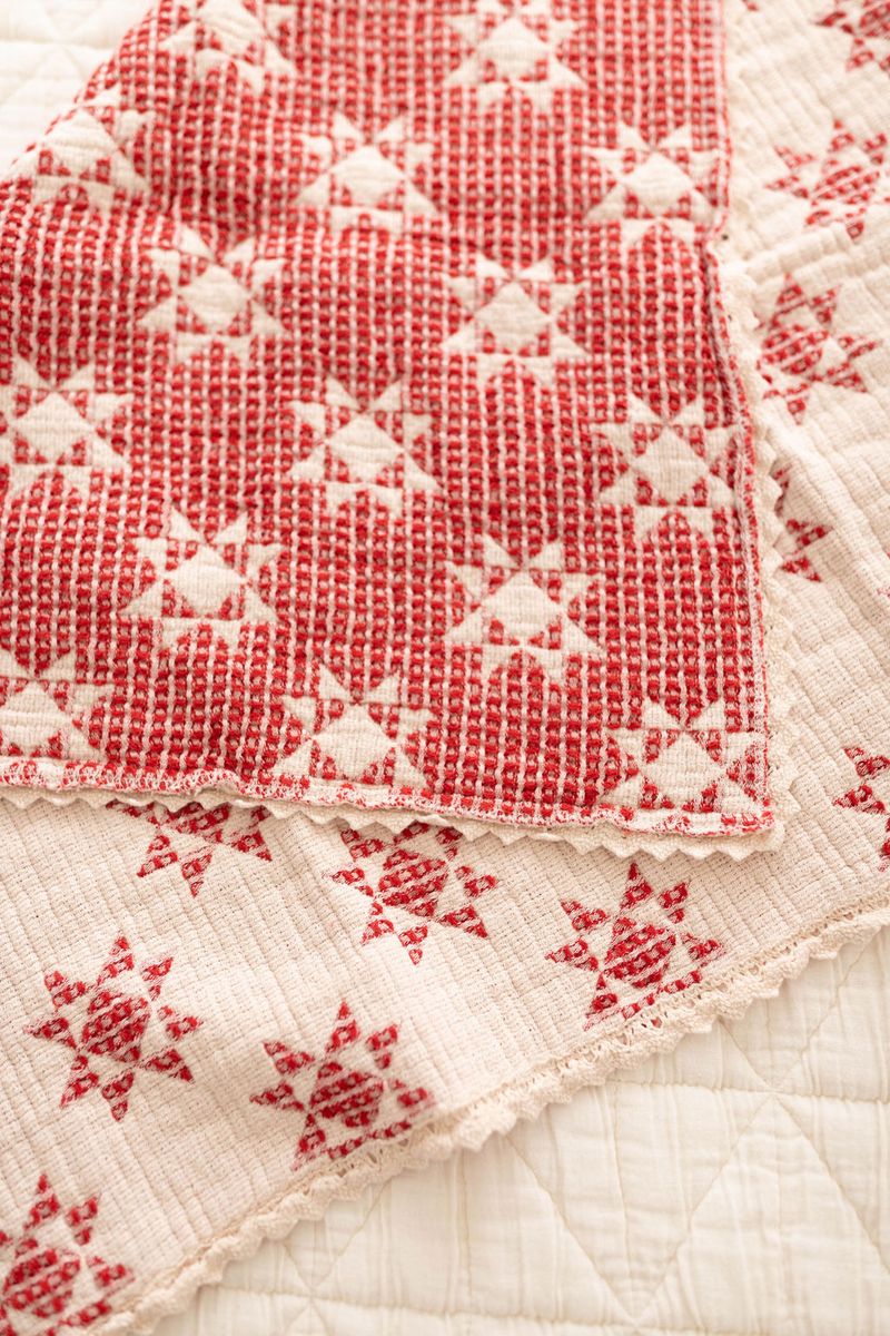 star quilt blanket - ruby